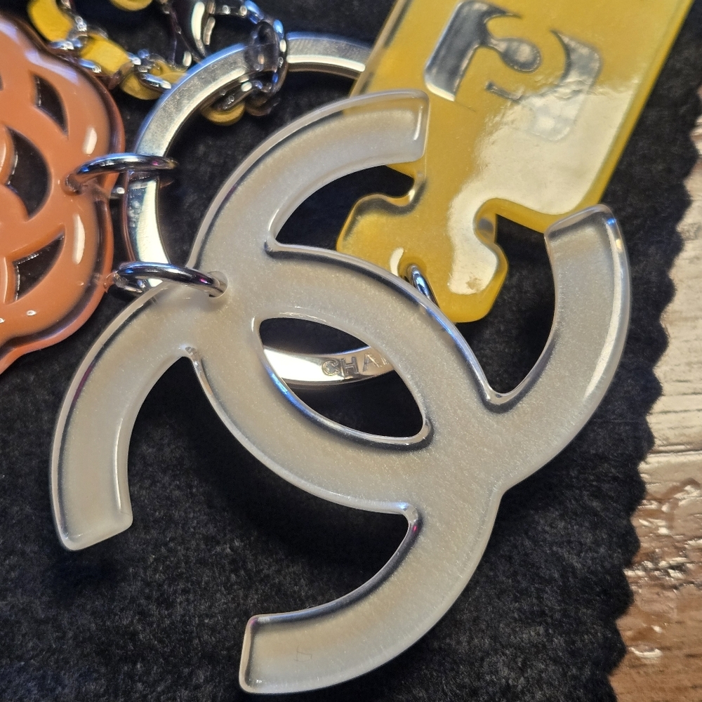 #104 -  Authentic Chanel Coco Mark Key Charm / Key Holder - Picture 10 of 16